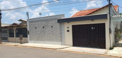 Casa Residencial na Rua Caxias, 58 - Bairro Quinze. 2 Suítes, 1 Escritório, 3 Banheiros.
