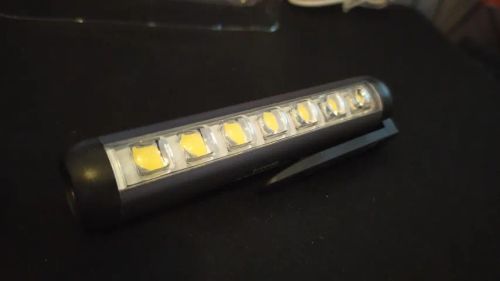 Mini Lanterna LED recarregável clipe + imã 