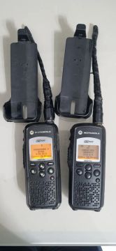 Par de Walkie Talkies Motorola DTR 620