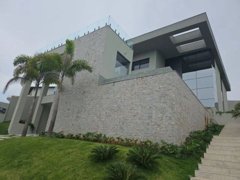 Espetacular casa duplex em Riviera Park