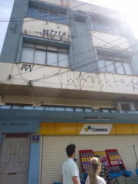 Prédio no Cristo Redentor, em Porto Alegre, com peças amplas, podendo ser usado para fins 