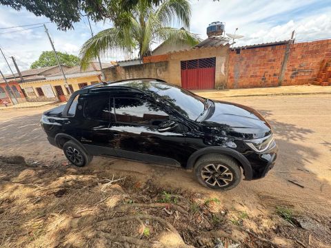 Vende-se saveiro com uma semana de uso, já emplacada.