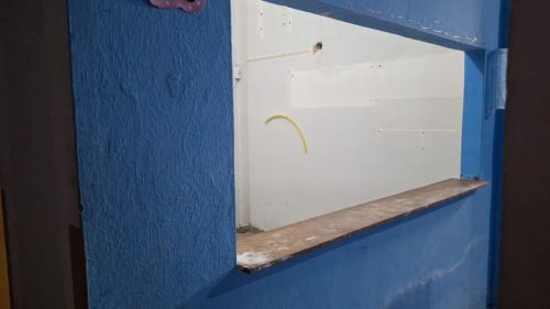 Vendo prédio com ponto comercial e 5 kitnets 