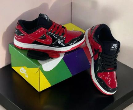 Nike Dunk Low brilhoso