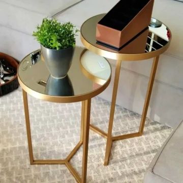 Mesa lateral espelhada