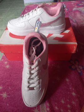 Tênis Nike Air Force 1 Rosa