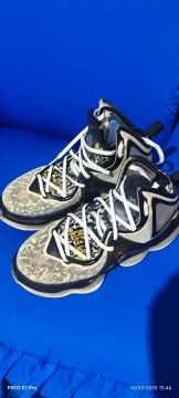Tênis Nike LeBron XIX 