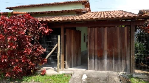 Casa aconchegante com quintal em Sampaio Correa Saquarema 