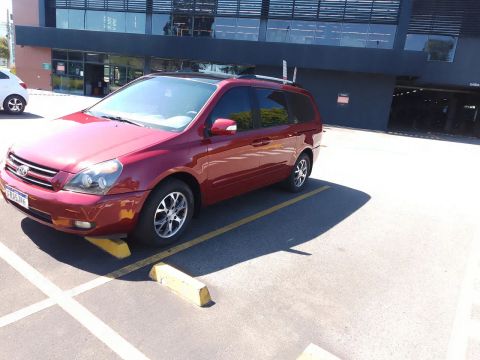 Kia carnival 3.5 pouco rodada