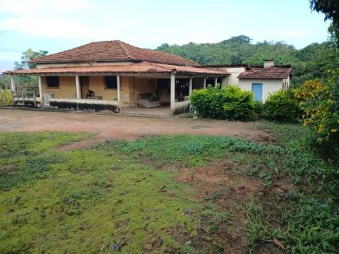 Sítio de 16 hectares localizado há 15 minutos do centro de Campo Belo.