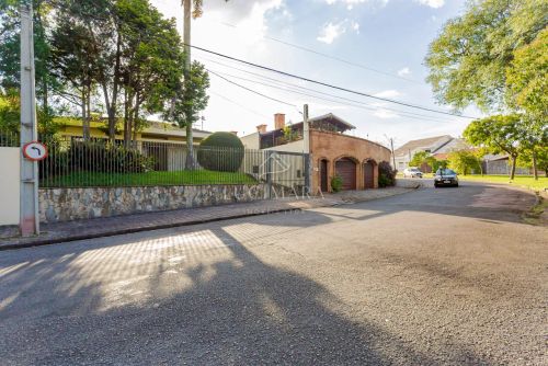 CASA com 3 dormitórios à venda com 343m² por R$ 2.950.000,00 no bairro Jardim Social - CUR