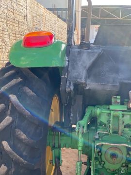 Trator 5705 Jhon Deere 