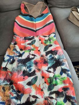Vestido em Neoprene Tam. P. NOVO. 50,00