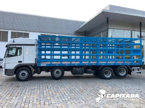 Carroceria bitruck gaiola transporte de gás 704 botijão P13