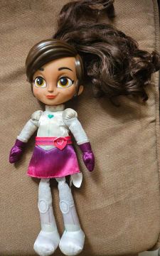 Boneca Princesa Nella Corajosa com Som - Canta e Fala