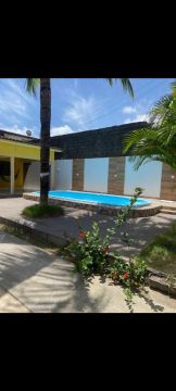Aluga-se casa com piscina 