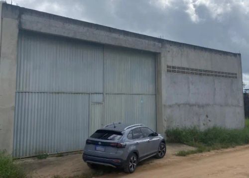 ALUGA-SE ÁREA MURADA DE 360m² - LOCALIZAÇÃO ESTRATÉGICA EM EUNÁPOLIS-BA! ?