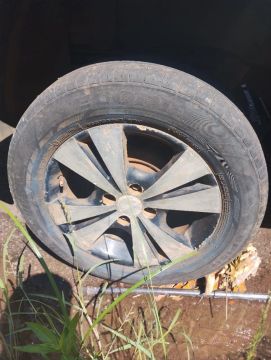 Vendo essa 4 rodas 15 pneus novos não entrego  