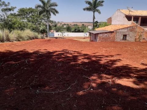 Chácara com 1011m² e Edícula Condomínio em Alvorada do Sul. 