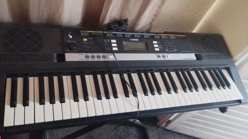 Teclado Yamaha E243