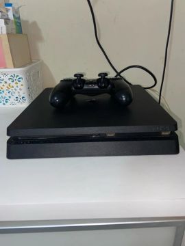 PS4 Slim 1TB com Jogo Farcry 4