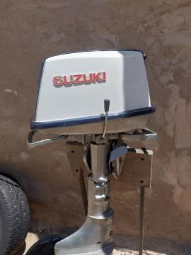 Vende-se motor de popa Suzuki 7.5 hp 2 tempo 