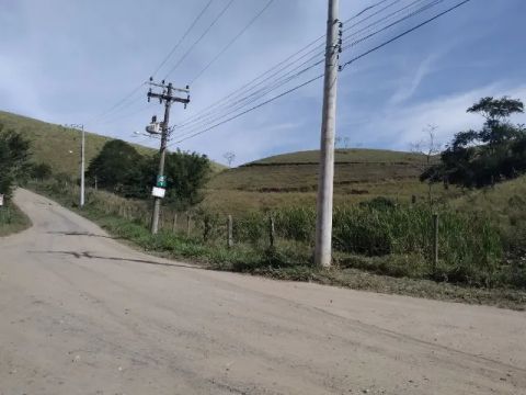 área rural com cerca de 4 alqueires ( 191.500 m2)