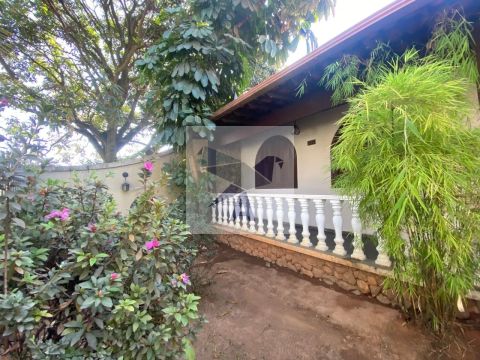 Casa na região do Bairro Ouro Preto - Belo Horizonte
