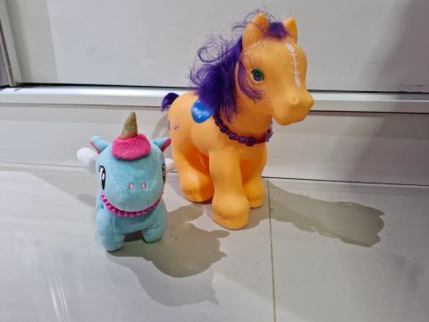 2 Brinquedos de unicórnio para bebê