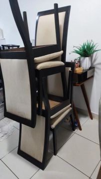 Conjunto de 6 Cadeiras de Jantar em madeira em ótimo estado. Tecido do estofado degradado