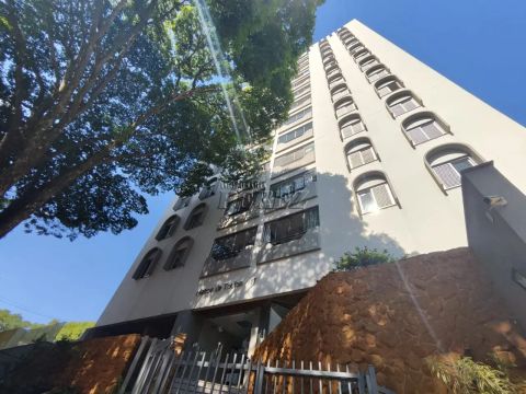 Apartamento a venda e locação no Edifício Maison Toulon na rua Santos