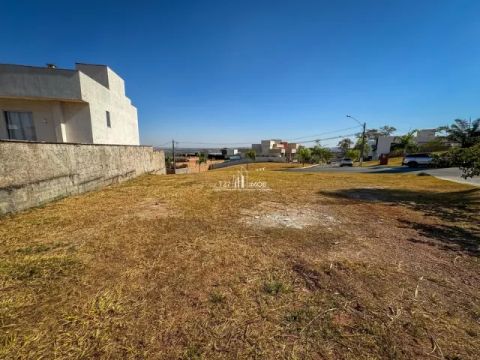 Lote Condomínio Vale Verde, com 453,66 m², quitado e registrado.