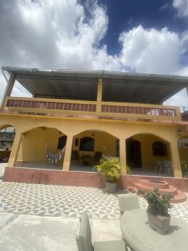 casa a venda com 185 m² com 2 quartos e um grande salão de festas na cobertura