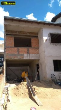 CASA SEMI ACABADA COM 290 m² NO CENTRO DE TELÊMACO BORBA