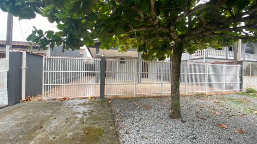 Casa - 3 Quartos sendo 01 suíte 