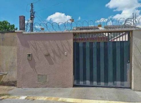 Vendo casa no Monte das Oliveira 