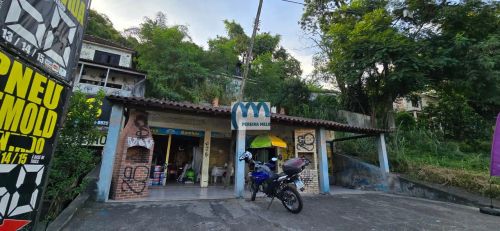 Vende Loja + casa, junto à RJ 104, Próxima à Honda Motos.