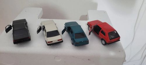 Carros de coleção em miniatura