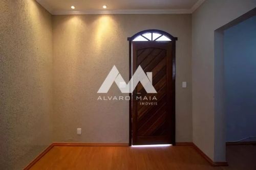 Casa com 3 Quartos e 1 vaga à Venda, 155 m² por R$ 530.000