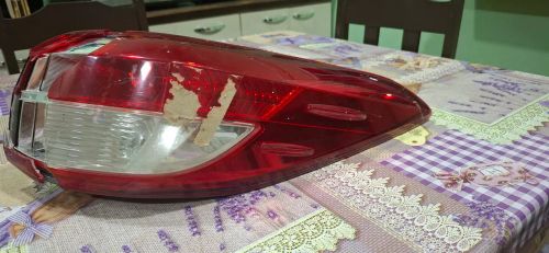 Toyota yaris lanterna direita para reparo
