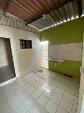 Casa no Montese com dois quartos sem garagem