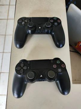 Dois controles originais Playstation 4
