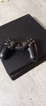 PS4 1 Tb+ controle + cabos e dois jogos