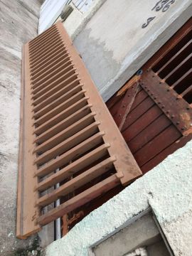 Vendo .   Valor 400 reais. 3mt 90.