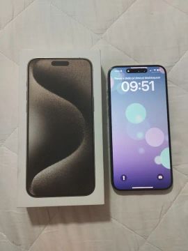 iPhone 15 Pro Max Prata 256 GB.