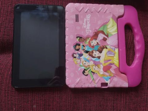 Tablet infantil princesas pouco uso 