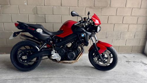 BMW F800R Moto forte para a cidade e estrada, conforto e economia!!!!