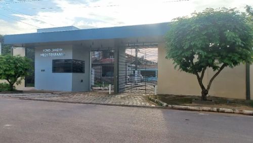 Alugo sobrado 2/4 Condomínio Fechado