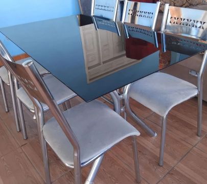 Mesa de vidro com 6 cadeiras