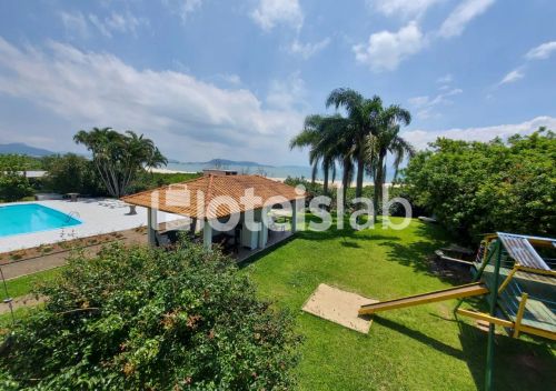 Apartamento em condomínio frente mar em aluguel mensal até dezembro!